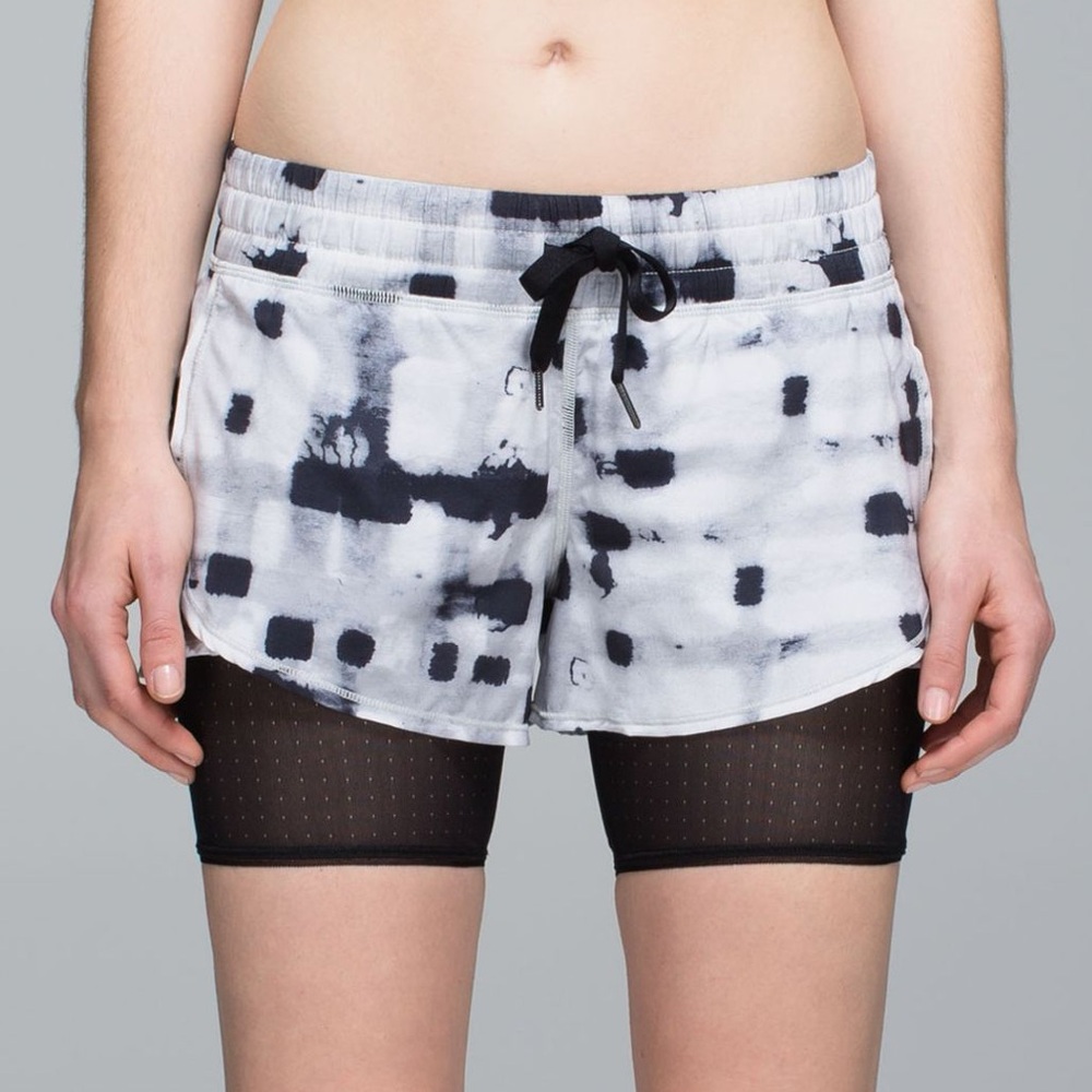 Lululemon hot to street short size 4 EUC